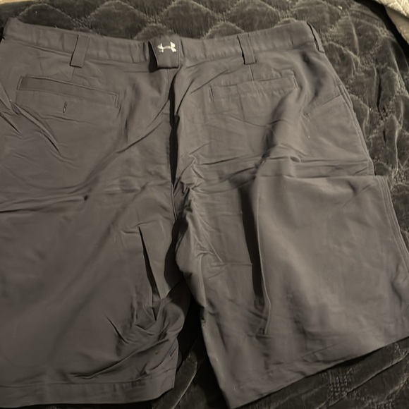Under Armour black shorts size 42. - Picture 4 of 4